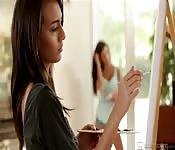 Una bella lesbiana folla con dos atractivas chicas