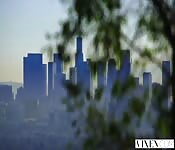 Hooking-up club surprise threesome