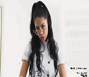 El culo de la chacha levanta tentaciones