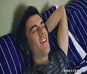 Novia maravillosa colmada con pollón