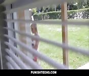 Amateur blonde girl's cunt sees red