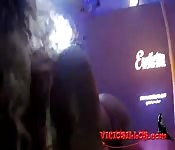 Stripper con clase prende fuego al escenario