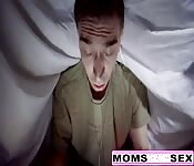 Caliente mamá joven Jessa Rhodes enseña su hijastro y su novia