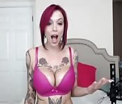 Anna Bell Peaks follada por una máquina