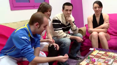 Juegos de mesa e intercambio de parejas